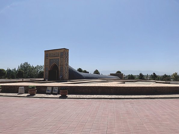 Observatorium in Samarkand, von Ulugh Beg erbaut. ★ Universal Art Group