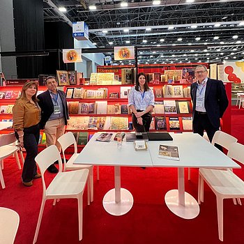 FIL 2024: am spanischen Gemeinschaftsstand mit Eikon Editores auf der Buchmesse in Guadalajara, Mexiko ★ Universal Art Group