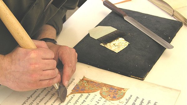 Goldapplikation, Traditionelles Handwerk, Handarbeit, Meisterwerke ★ der Universal Art Group