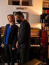 FBM 2020, Frankfurter Buchmesse 2020. Virtual Book Fair. Aperitif Online. Charlotte Kramer together with the pianist Alejandro Pelayo. ★ Universal Art Group