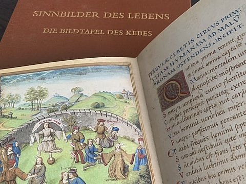 FBM 2023, Frankfurter Buchmesse 2023. Blick ins Faksimile "Sinnbilder des Lebens - Die Bildtafel des Kebes" ★ Universal Art Group
