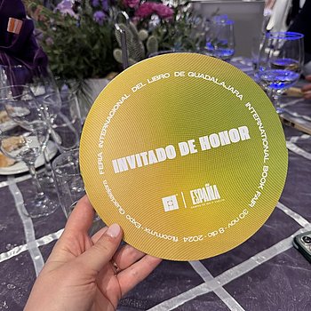 FIL 2024: Guest of Honour, am spanischen Gemeinschaftsstand mit Eikon Editores auf der Buchmesse in Guadalajara, Mexiko ★ Universal Art Group