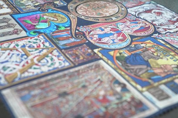 Mikrofasertuch Versalien ★ Universal Art Group