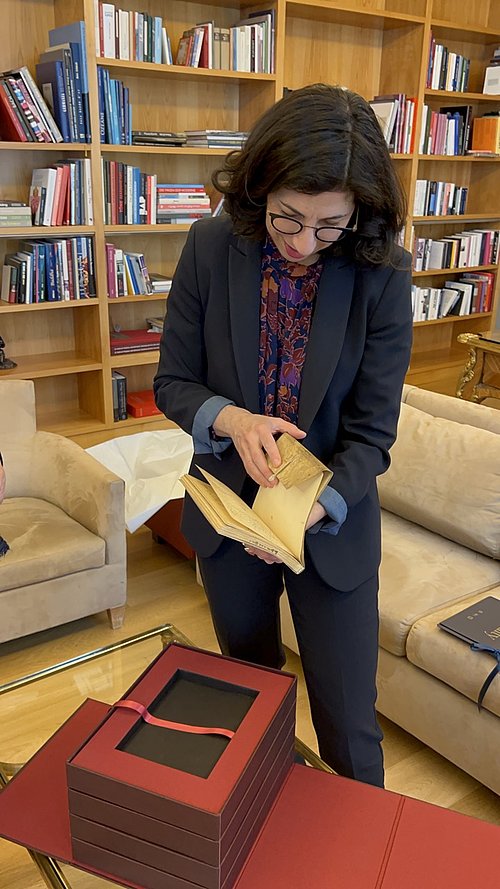 Übergabe Faksimile Französische Kulturministerin ★ Universal Art Group