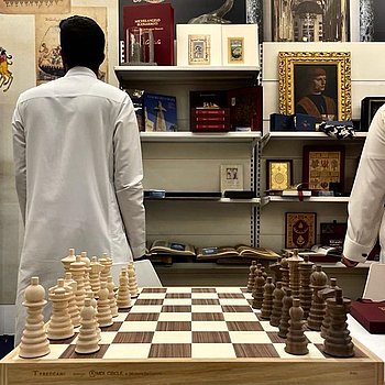 Am Messestand bei Verlag Müller und Schindler, Faksimile Verlag und Treccani. Eindrücke aus Riad, Saudi-Arabien während der Internationalen Buchmesse RIBF 2023 ★ Universal Art Group